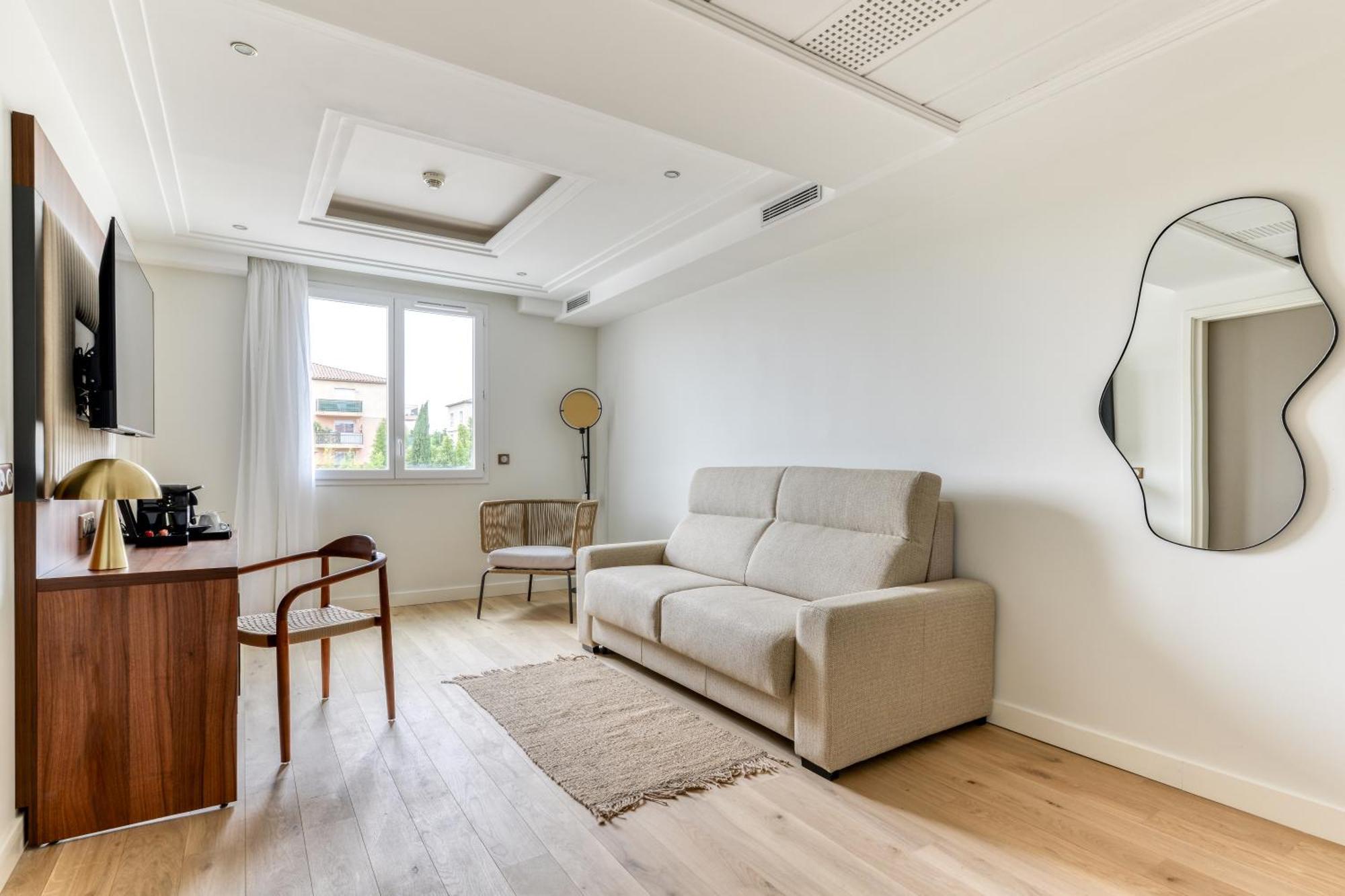 Zenitude Hotel La Valadiere, Ascend Hotel Collection Juvignac Esterno foto