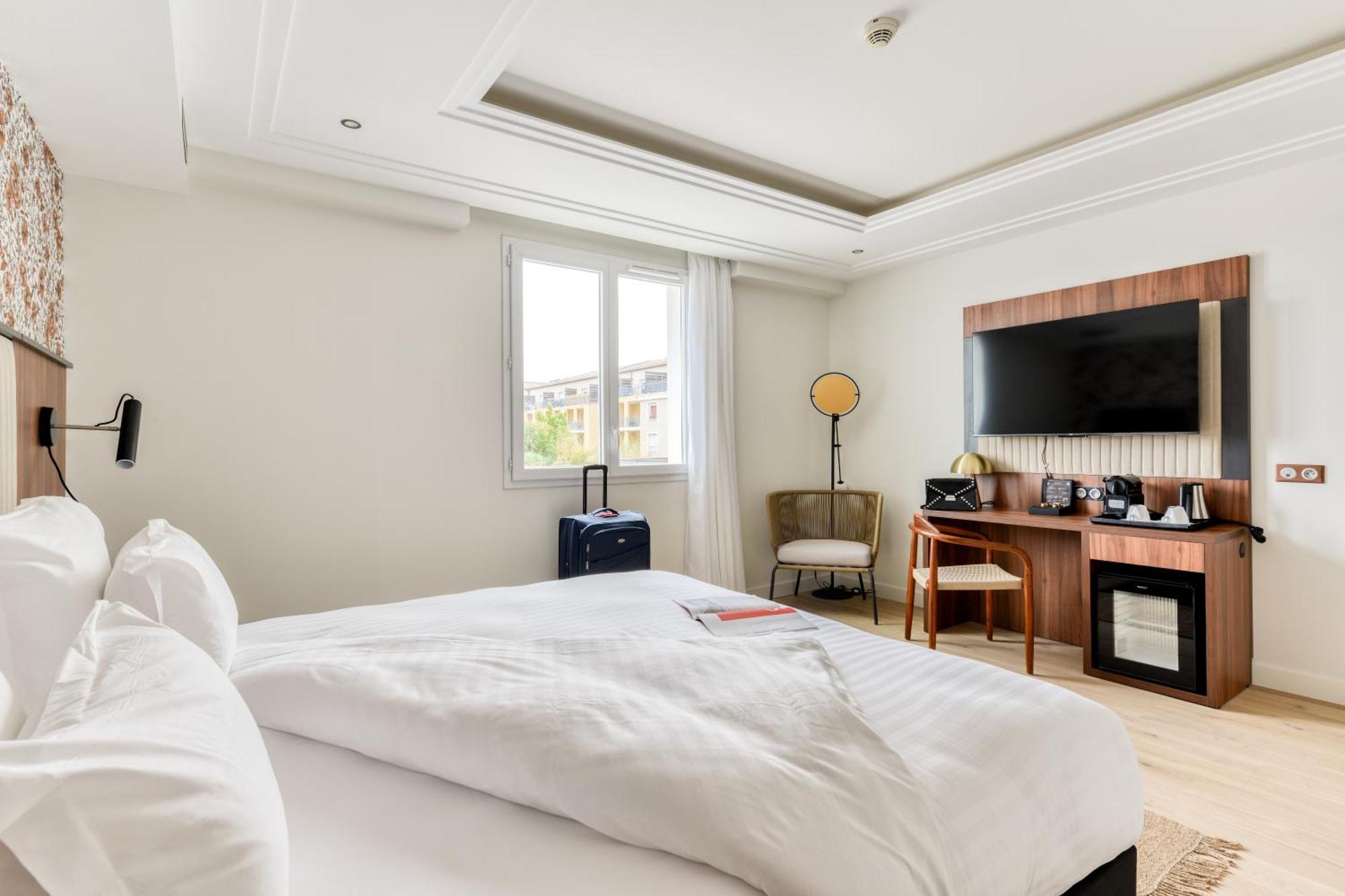 Zenitude Hotel La Valadiere, Ascend Hotel Collection Juvignac Esterno foto