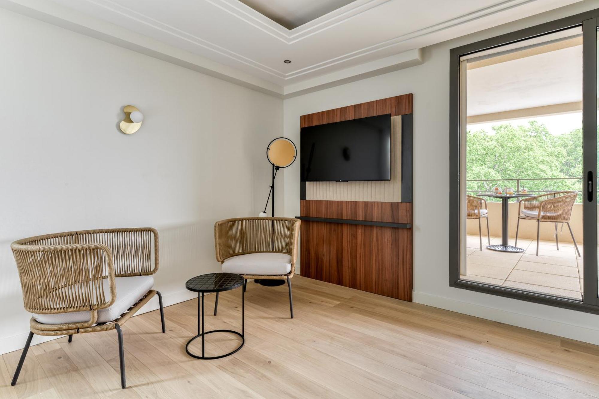 Zenitude Hotel La Valadiere, Ascend Hotel Collection Juvignac Esterno foto