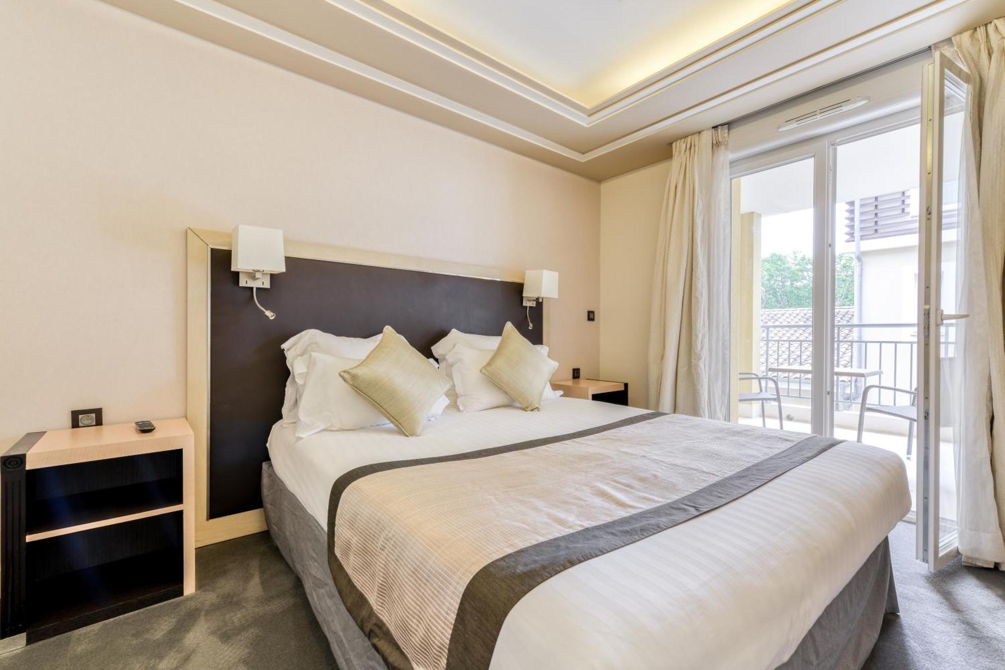 Zenitude Hotel La Valadiere, Ascend Hotel Collection Juvignac Esterno foto
