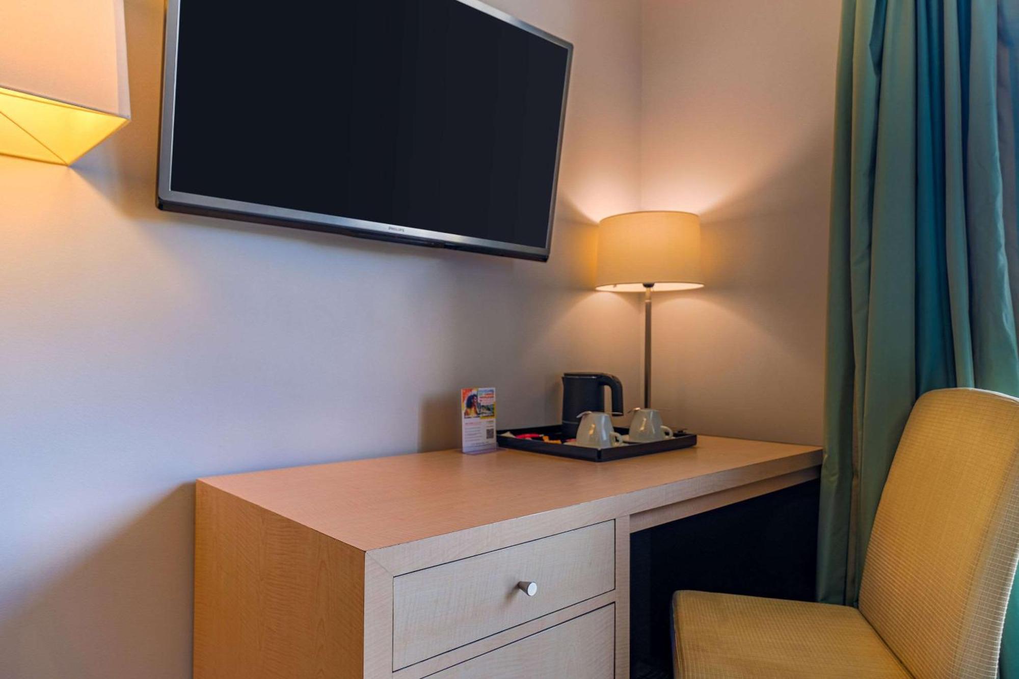 Zenitude Hotel La Valadiere, Ascend Hotel Collection Juvignac Esterno foto