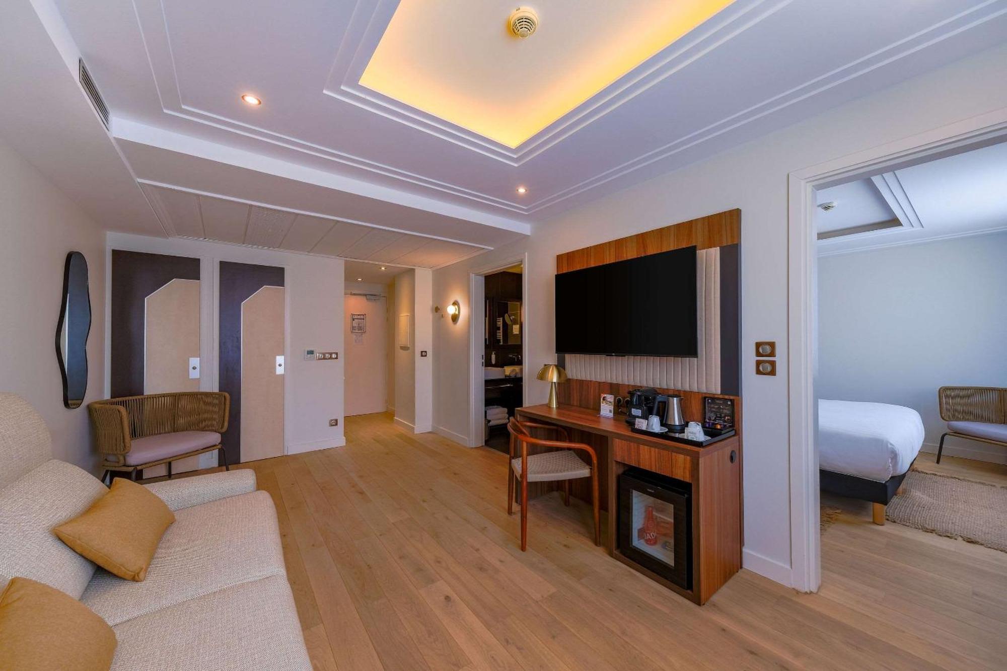 Zenitude Hotel La Valadiere, Ascend Hotel Collection Juvignac Esterno foto