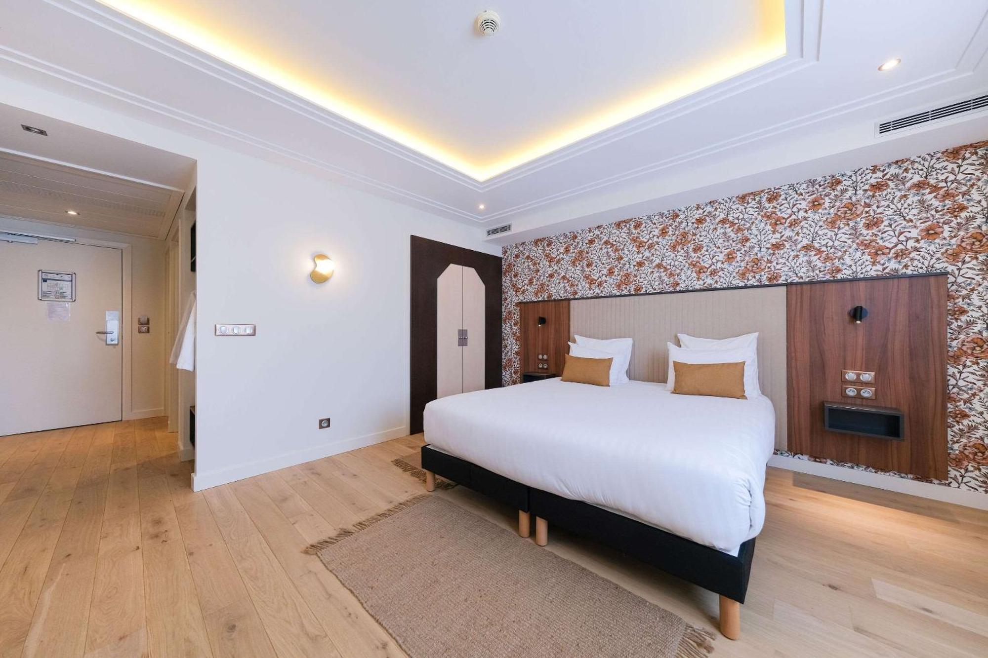 Zenitude Hotel La Valadiere, Ascend Hotel Collection Juvignac Esterno foto